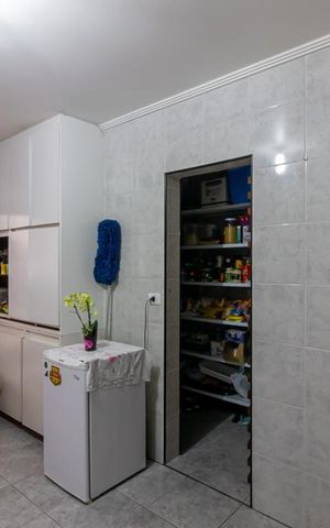 Casa à venda com 532m², 4 quartos e 5 vagas Casa à venda com 532m², 4 quartos e 5 vagasÁrea de Serviço