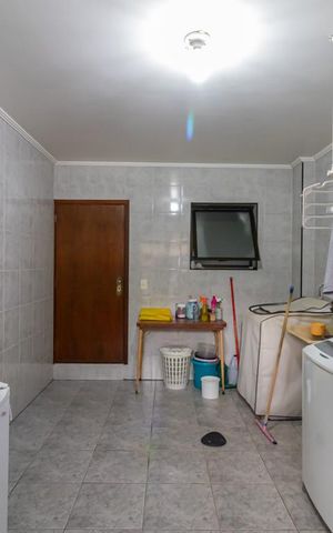 Casa à venda com 532m², 4 quartos e 5 vagas Casa à venda com 532m², 4 quartos e 5 vagasÁrea de Serviço