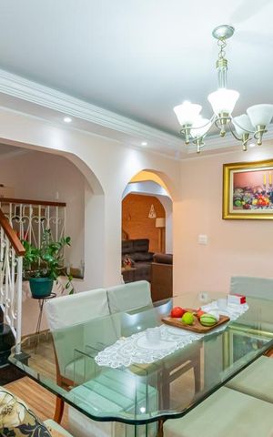 Casa à venda com 532m², 4 quartos e 5 vagas Casa à venda com 532m², 4 quartos e 5 vagasSala de Jantar