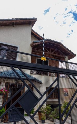 Casa à venda com 532m², 4 quartos e 5 vagas Casa à venda com 532m², 4 quartos e 5 vagasFachada da Casa 1