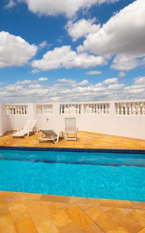 Apartamento à venda com 192m², 4 quartos e 4 vagas Apartamento à venda com 192m², 4 quartos e 4 vagasÁrea comum - Terraço com Piscina