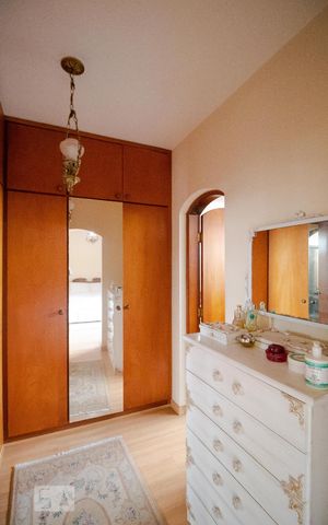Apartamento à venda com 192m², 4 quartos e 4 vagas Apartamento à venda com 192m², 4 quartos e 4 vagasCloset da Suíte 02