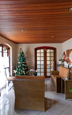 Apartamento à venda com 192m², 4 quartos e 4 vagas Apartamento à venda com 192m², 4 quartos e 4 vagasÁrea Comum - Hall de Entrada