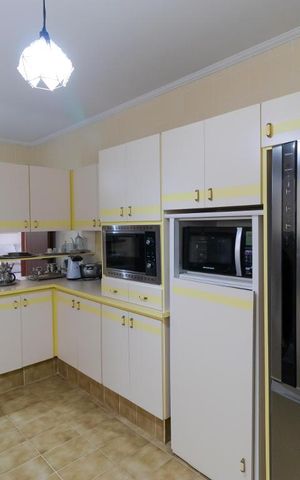 Apartamento à venda com 192m², 4 quartos e 4 vagas Apartamento à venda com 192m², 4 quartos e 4 vagasCozinha