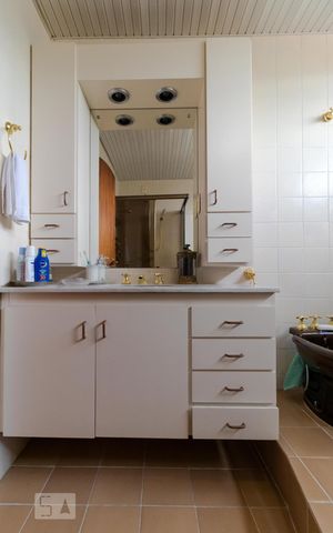 Apartamento à venda com 192m², 4 quartos e 4 vagas Apartamento à venda com 192m², 4 quartos e 4 vagasBanheiro da Suíte 02