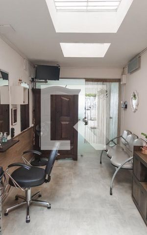Casa à venda com 280m², 3 quartos e 4 vagas Casa à venda com 280m², 3 quartos e 4 vagasComodo externo