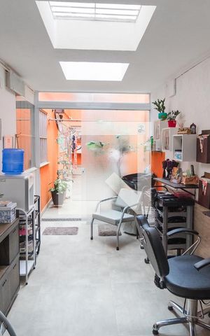 Casa à venda com 280m², 3 quartos e 4 vagas Casa à venda com 280m², 3 quartos e 4 vagasComodo externo