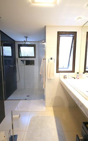 Apartamento à venda com 217m², 3 quartos e 3 vagasBanheiro 