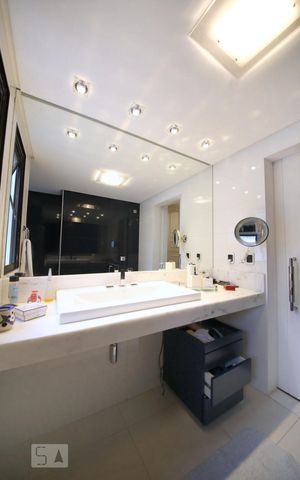 Apartamento à venda com 217m², 3 quartos e 3 vagasBanheiro