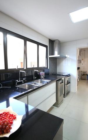 Apartamento à venda com 217m², 3 quartos e 3 vagasCozinha
