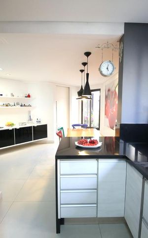 Apartamento à venda com 217m², 3 quartos e 3 vagasCozinha 