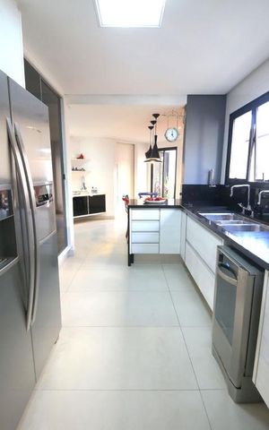 Apartamento à venda com 217m², 3 quartos e 3 vagasCozinha 