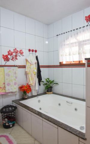 Casa à venda com 306m², 3 quartos e 4 vagasBanheiro da Suíte
