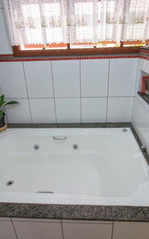Casa à venda com 306m², 3 quartos e 4 vagasBanheiro da Suíte