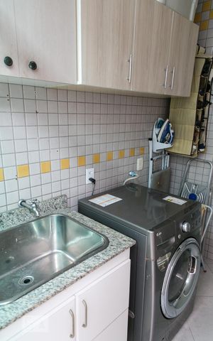 Casa à venda com 200m², 3 quartos e 4 vagas Casa à venda com 200m², 3 quartos e 4 vagasÁrea de Serviço