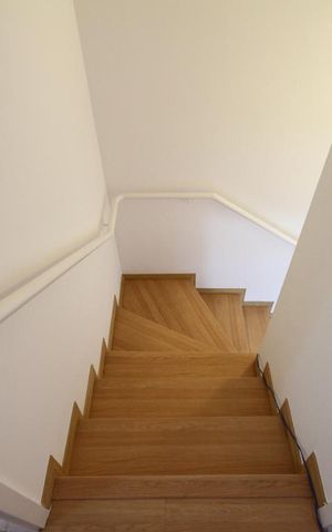 Apartamento para alugar com 82m², 2 quartos e 2 vagasEscada