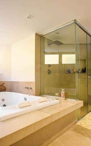 Casa à venda com 920m², 4 quartos e 6 vagas Casa à venda com 920m², 4 quartos e 6 vagasBanheiro 1 suíte 1