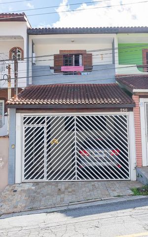 Casa à venda com 179m², 3 quartos e 2 vagas Casa à venda com 179m², 3 quartos e 2 vagasFachada