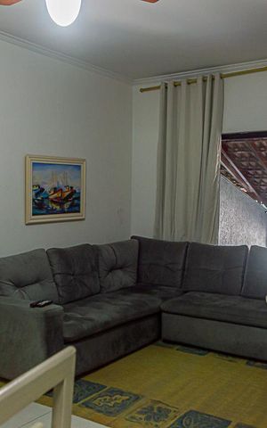 Casa à venda com 179m², 3 quartos e 2 vagas Casa à venda com 179m², 3 quartos e 2 vagasSala