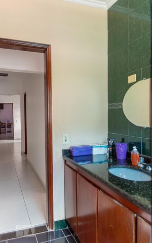 Casa à venda com 179m², 3 quartos e 2 vagas Casa à venda com 179m², 3 quartos e 2 vagasBanheiro