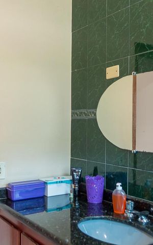 Casa à venda com 179m², 3 quartos e 2 vagas Casa à venda com 179m², 3 quartos e 2 vagasBanheiro