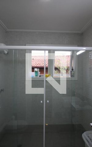 Casa à venda com 400m², 4 quartos e 5 vagasBanheiro da Suíte 4