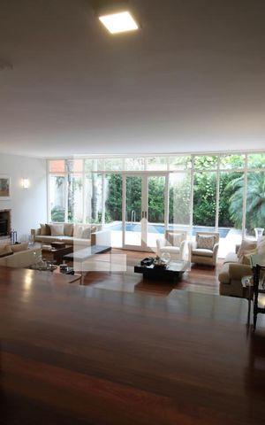 Casa à venda com 400m², 4 quartos e 5 vagasSala