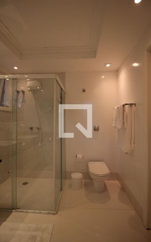 Casa à venda com 400m², 4 quartos e 5 vagasBanheiro da Suíte 3