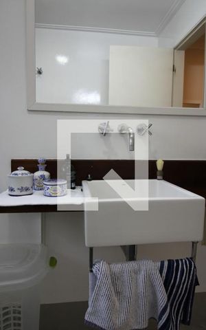 Casa à venda com 400m², 4 quartos e 5 vagasBanheiro da Suíte 4