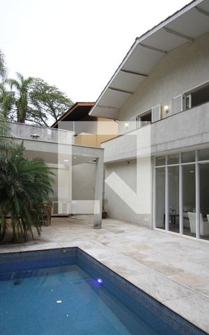 Casa à venda com 400m², 4 quartos e 5 vagasÁrea comum - Piscina