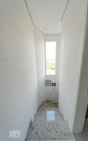Apartamento à venda com 105m², 2 quartos e 2 vagasEscada
