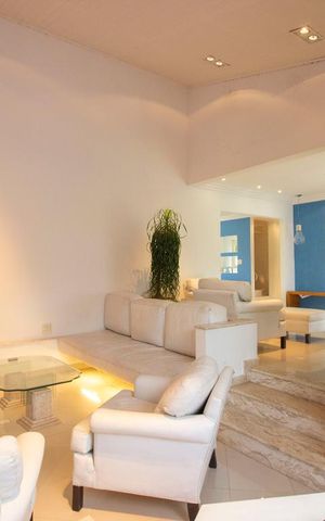 Casa à venda com 1140m², 8 quartos e 8 vagasSala