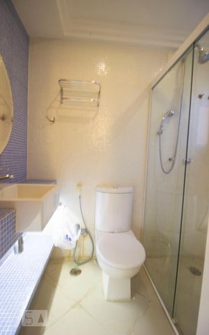 Casa à venda com 1140m², 8 quartos e 8 vagasBanheiro da Suíte 2