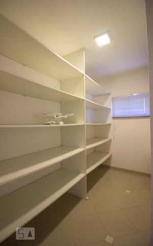 Casa à venda com 1140m², 8 quartos e 8 vagasCloset da suíte 3