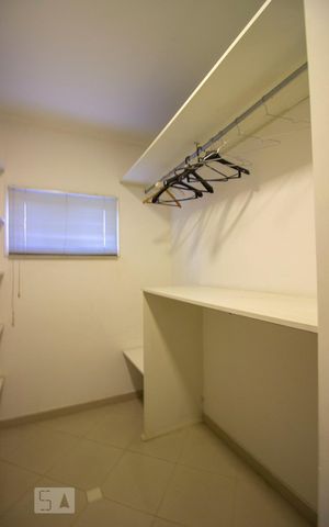 Casa à venda com 1140m², 8 quartos e 8 vagasCloset da suíte 3