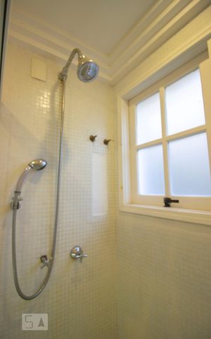 Casa à venda com 1140m², 8 quartos e 8 vagasChuveiro