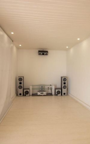 Casa à venda com 1140m², 8 quartos e 8 vagasCinema