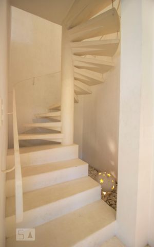 Casa à venda com 1140m², 8 quartos e 8 vagasEscada