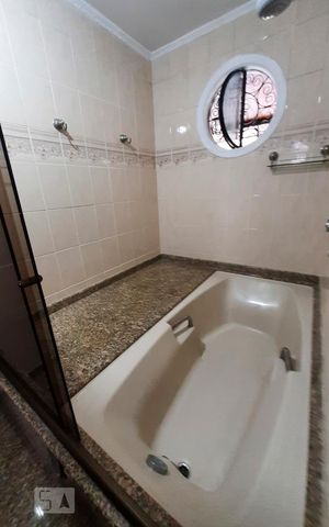 Casa à venda com 180m², 3 quartos e 1 vagaBanheiro Suite