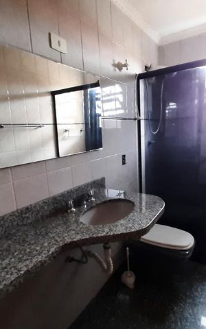 Casa à venda com 180m², 3 quartos e 1 vagaBanheiro 