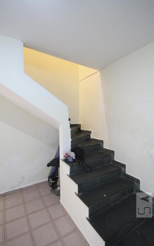 Casa para alugar com 110m², 3 quartos e 1 vagaEscada