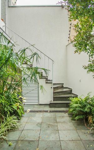 Casa à venda com 460m², 5 quartos e 7 vagas Casa à venda com 460m², 5 quartos e 7 vagasJardim