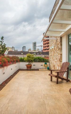 Casa à venda com 460m², 5 quartos e 7 vagas Casa à venda com 460m², 5 quartos e 7 vagasTerraço
