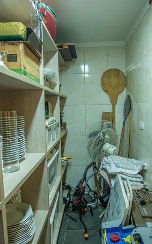Casa à venda com 460m², 5 quartos e 7 vagas Casa à venda com 460m², 5 quartos e 7 vagasDispensa
