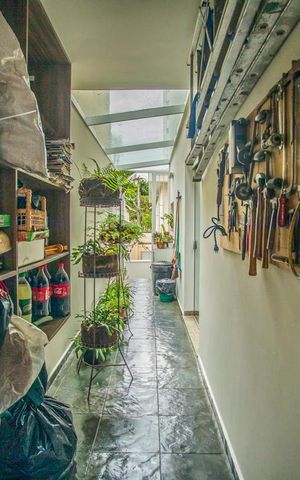 Casa à venda com 460m², 5 quartos e 7 vagas Casa à venda com 460m², 5 quartos e 7 vagasCorredor - Externo