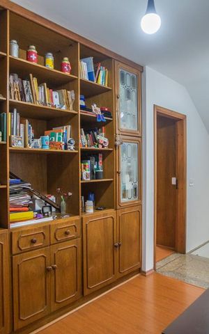 Casa à venda com 460m², 5 quartos e 7 vagas Casa à venda com 460m², 5 quartos e 7 vagasHall