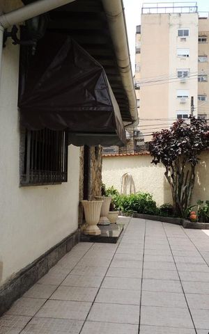 Casa à venda com 166m², 4 quartos e 2 vagasFachada