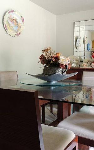 Casa à venda com 166m², 4 quartos e 2 vagasSala