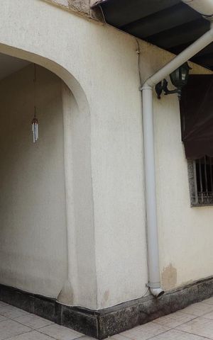 Casa à venda com 166m², 4 quartos e 2 vagasFachada