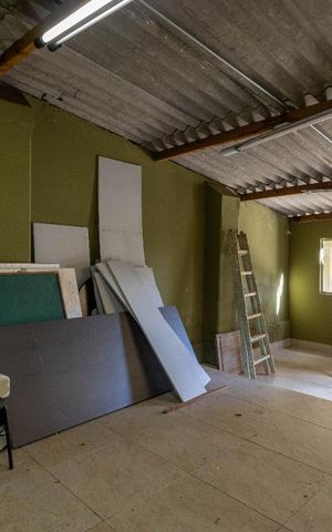Casa à venda com 900m², 4 quartos e 1 vaga Casa à venda com 900m², 4 quartos e 1 vagaSalão